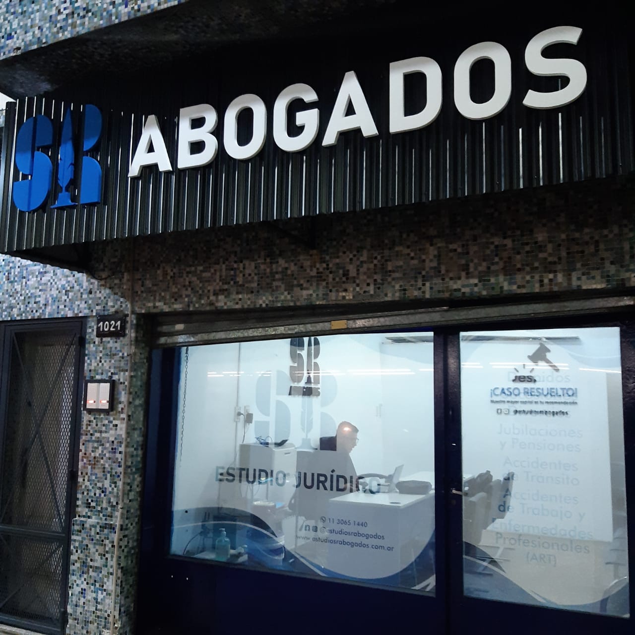 FACHADA LOCAL